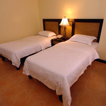 Planta Centro Bacolod Hotel & Residences מראה חיצוני תמונה