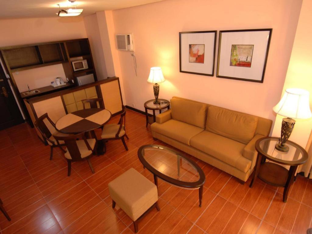 Planta Centro Bacolod Hotel & Residences מראה חיצוני תמונה