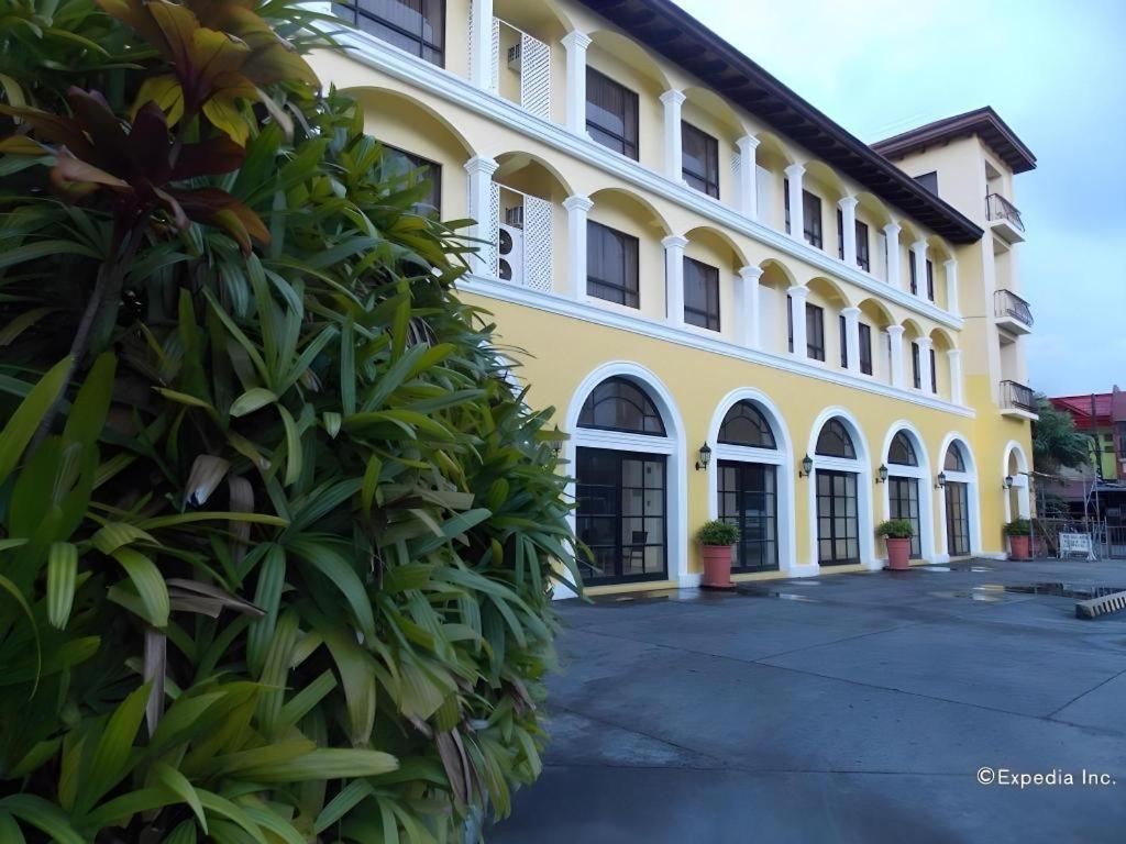 Planta Centro Bacolod Hotel & Residences מראה חיצוני תמונה