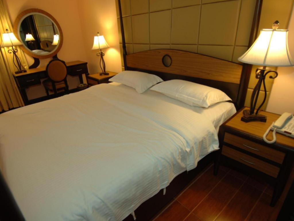 Planta Centro Bacolod Hotel & Residences מראה חיצוני תמונה