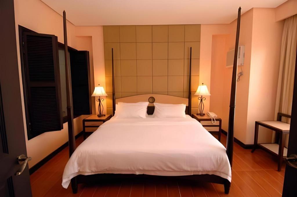 Planta Centro Bacolod Hotel & Residences מראה חיצוני תמונה