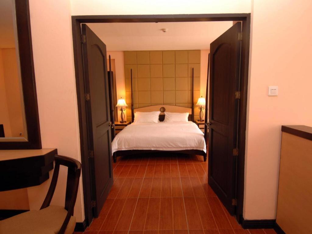 Planta Centro Bacolod Hotel & Residences מראה חיצוני תמונה