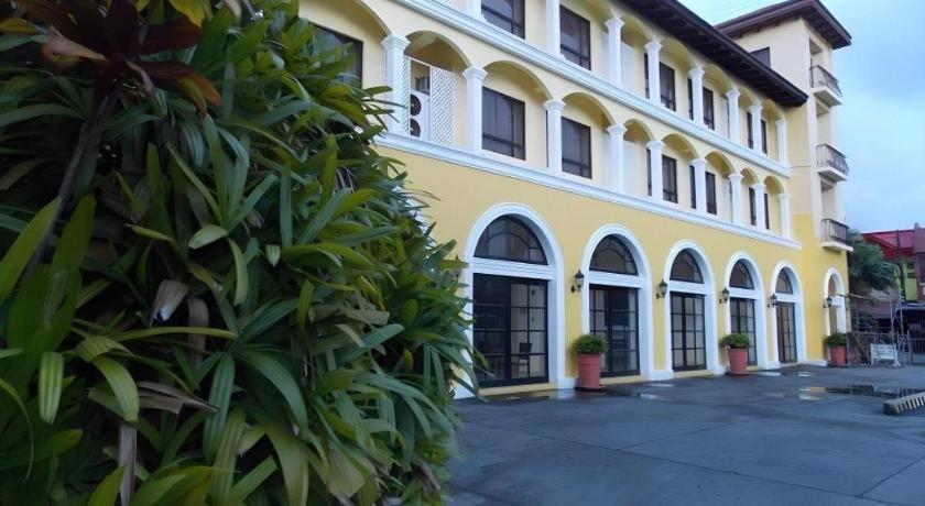 Planta Centro Bacolod Hotel & Residences מראה חיצוני תמונה