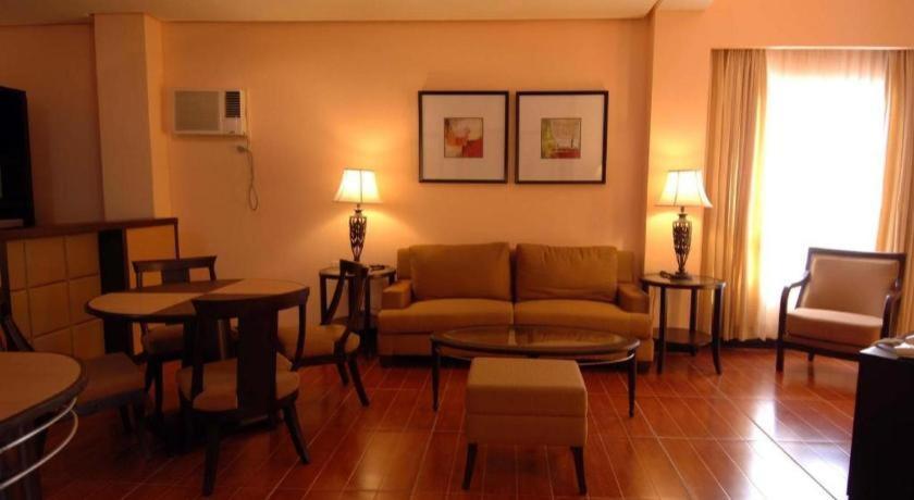 Planta Centro Bacolod Hotel & Residences מראה חיצוני תמונה
