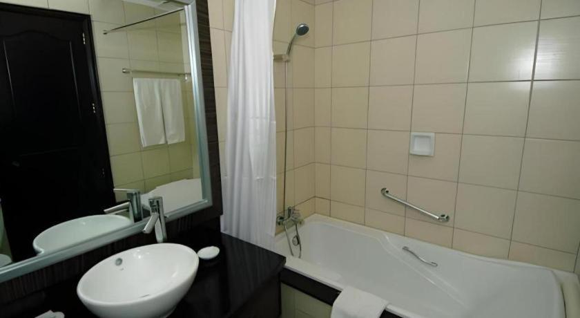 Planta Centro Bacolod Hotel & Residences מראה חיצוני תמונה