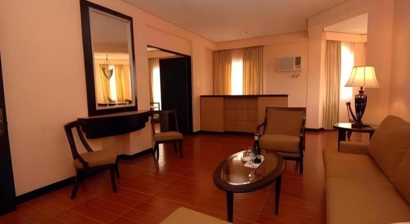 Planta Centro Bacolod Hotel & Residences מראה חיצוני תמונה