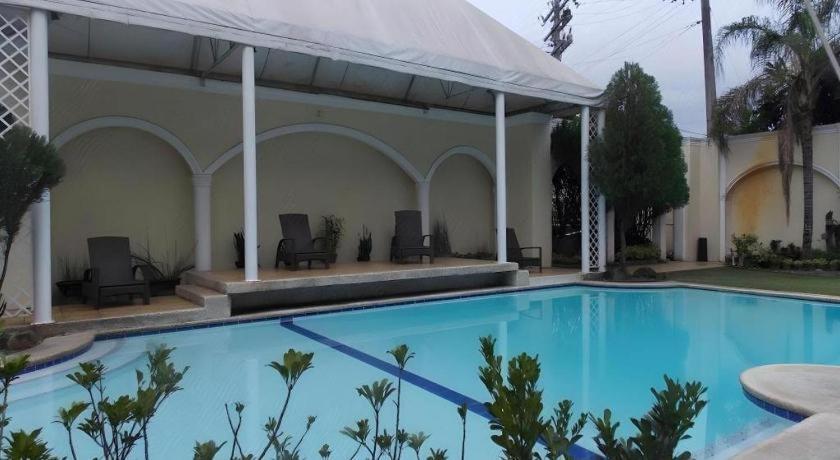 Planta Centro Bacolod Hotel & Residences מראה חיצוני תמונה
