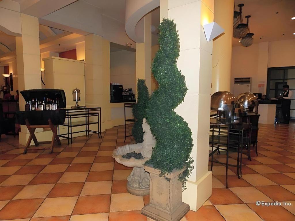 Planta Centro Bacolod Hotel & Residences מראה חיצוני תמונה