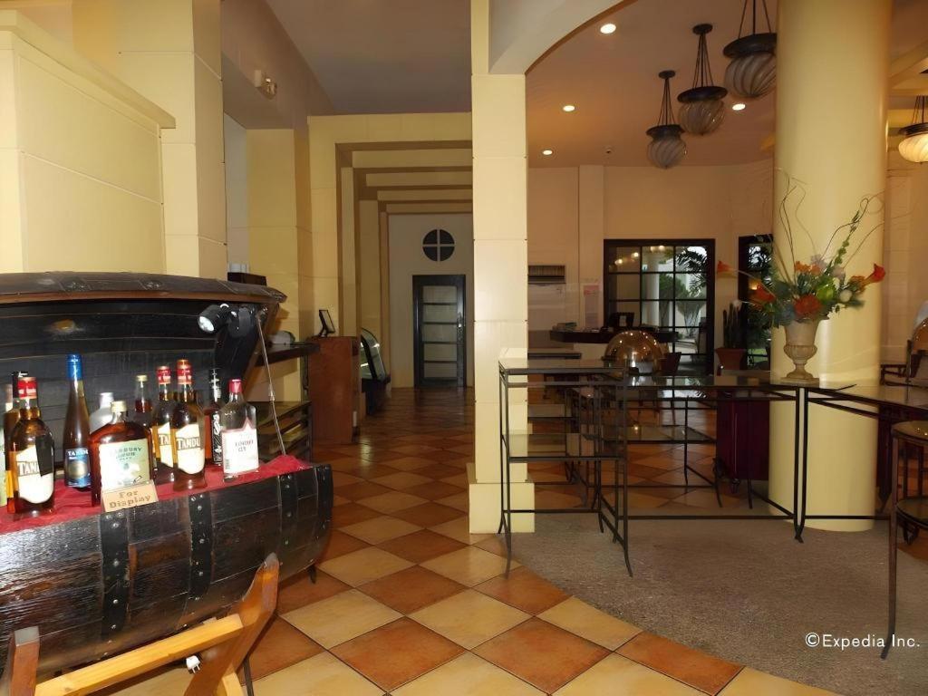 Planta Centro Bacolod Hotel & Residences מראה חיצוני תמונה