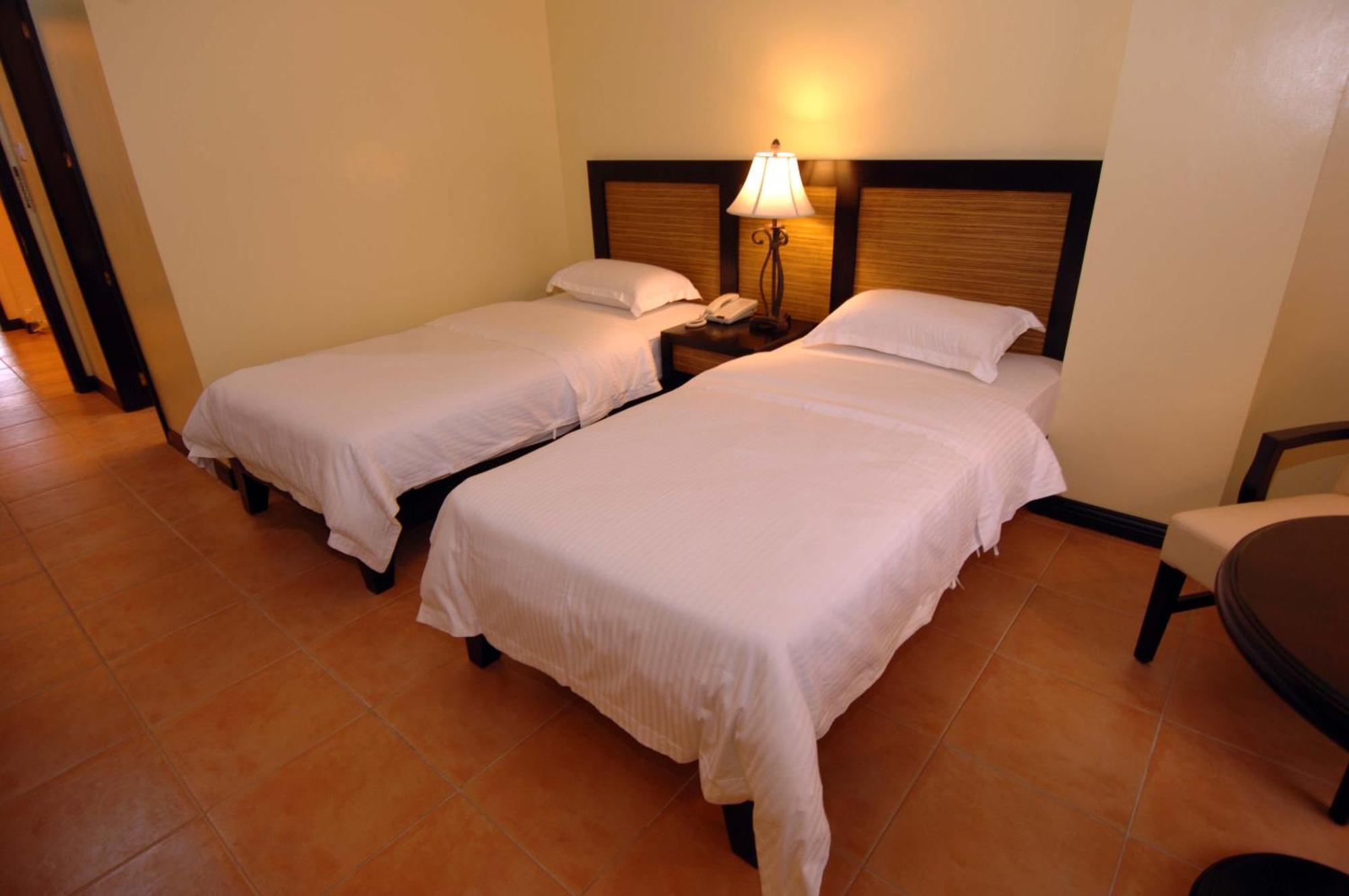 Planta Centro Bacolod Hotel & Residences מראה חיצוני תמונה